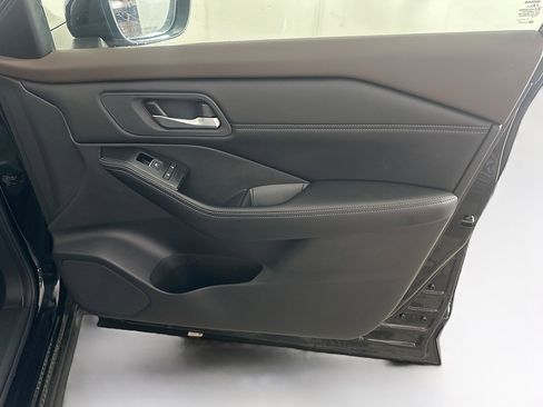 Used 2023 Nissan Rogue SL w/ SL Premium Package image 33