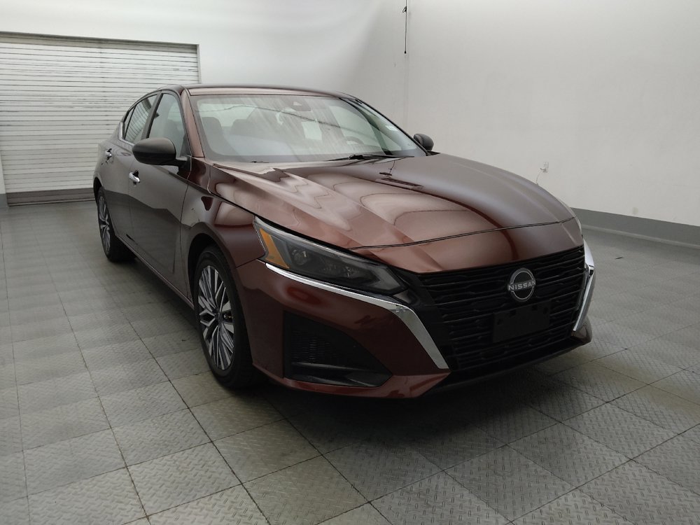 Used 2025 Nissan Altima 2.5 SV FWD image 13