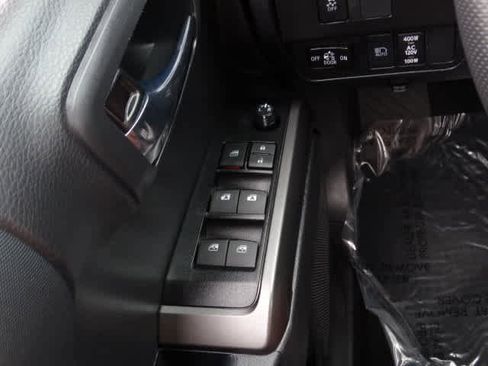 Used 2023 Toyota Tacoma TRD Off-Road image 41