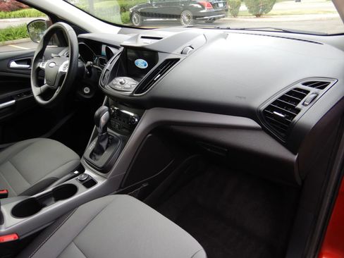 Used 2016 Ford Escape SE w/ Equipment Group 201A AWD/4WD image 19