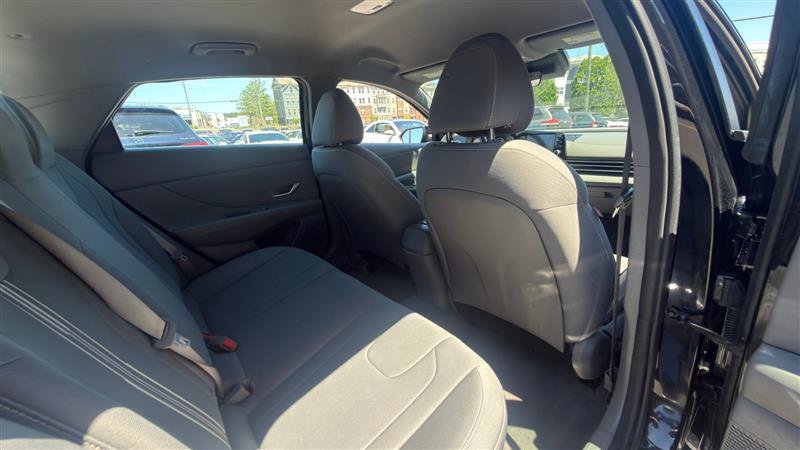 Used 2021 Hyundai Elantra SEL w/ Convenience Package FWD image 17