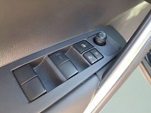 Used 2023 Toyota Corolla Cross XSE w/ Convenience Package image 15