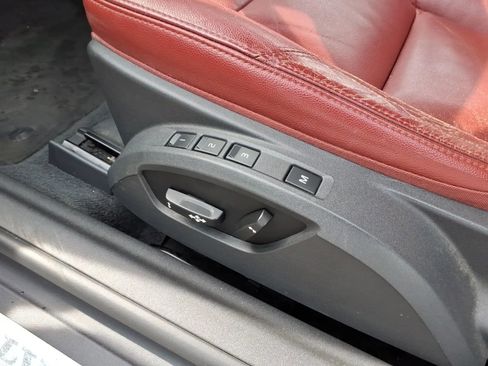 Used 2013 Volvo C70 T5 image 19