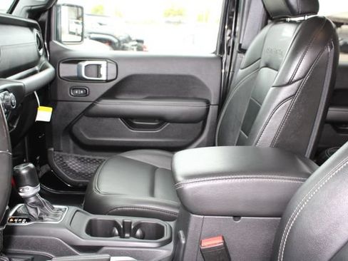 Used 2022 Jeep Wrangler Unlimited Sahara w/ Cold Weather Group AWD/4WD image 34