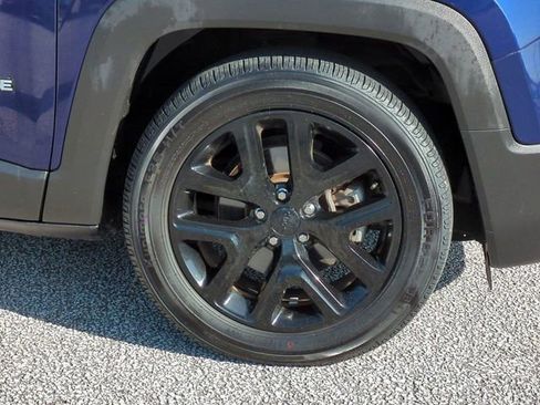 Used 2017 Jeep Renegade Altitude FWD image 11