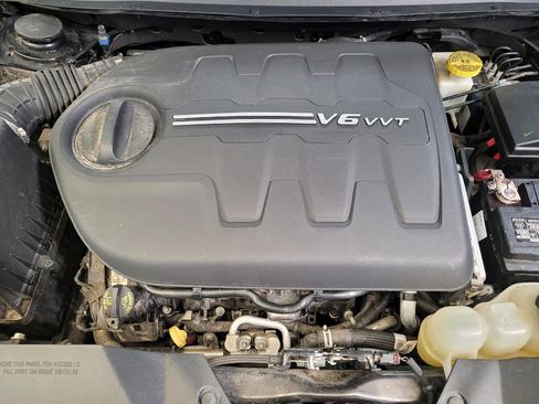 Used 2019 Jeep Cherokee Latitude w/ Cold Weather Group AWD/4WD image 30