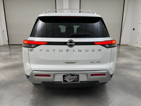 Used 2025 Nissan Pathfinder SL AWD/4WD image 8