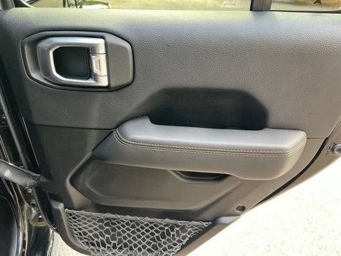 Used 2021 Jeep Wrangler Unlimited Sahara AWD/4WD image 18