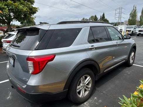 Used 2023 Ford Explorer XLT w/ Equipment Group 202A AWD/4WD image 4