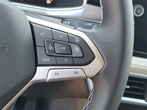 New 2025 Volkswagen Taos SE image 23
