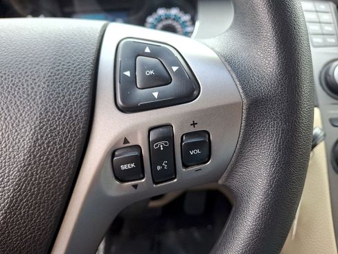 Used 2017 Ford Taurus SE FWD image 33