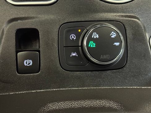 Used 2023 Chevrolet Traverse High Country AWD/4WD image 44