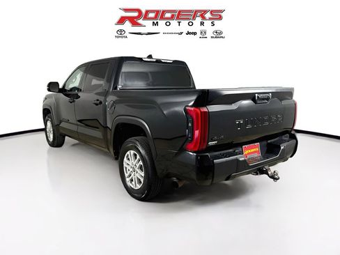 Used 2023 Toyota Tundra SR5 w/ SR5 Convenience Package AWD/4WD image 11