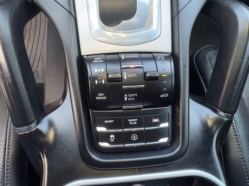 Used 2018 Porsche Cayenne Turbo image 21