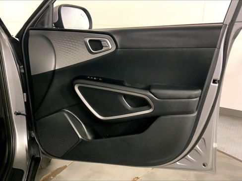 Certified 2025 Kia Soul LX image 25
