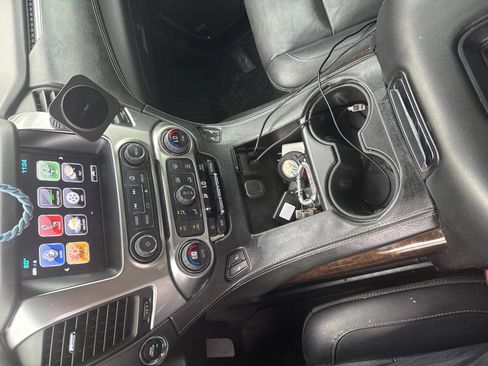 Used 2019 Chevrolet Tahoe LT RWD image 2