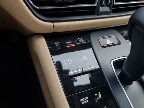 Used 2023 Porsche Macan AWD/4WD image 26