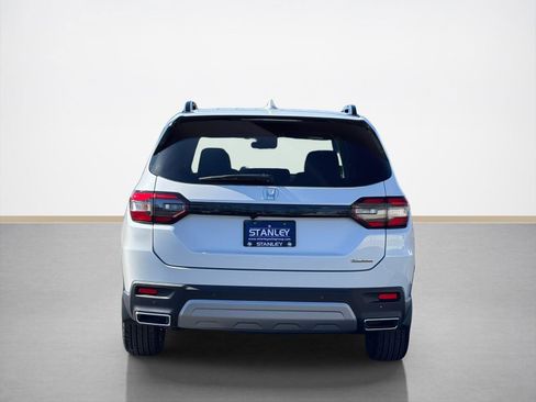 Used 2025 Honda Pilot Touring image 6