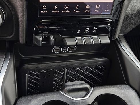 New 2026 RAM 1500 4x4 Crew Cab image 19