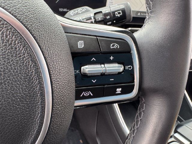 Used 2025 Kia Carnival SX w/ SX Dark Edition Package FWD image 26