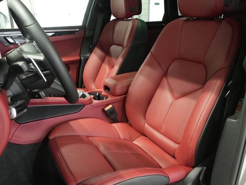 New 2026 Porsche Macan image 5