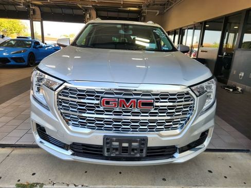 Used 2022 GMC Terrain Denali AWD/4WD image 2