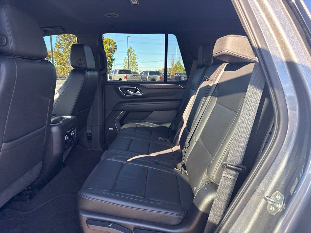Used 2021 Chevrolet Tahoe LT w/ Luxury Package AWD/4WD image 18