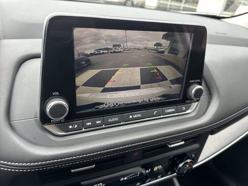 Used 2024 Nissan Rogue SV w/ SV Premium Package image 18