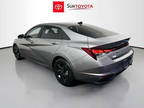 Used 2022 Hyundai Elantra SEL w/ Convenience Package FWD image 6