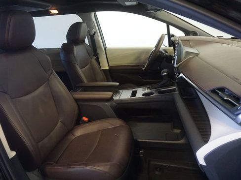 Used 2024 Toyota Sienna Platinum AWD/4WD image 25