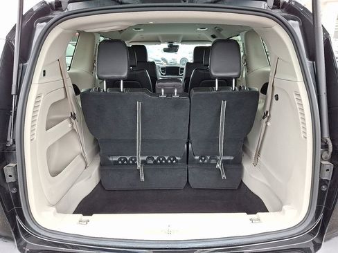 Used 2023 Chrysler Pacifica Touring-L image 30