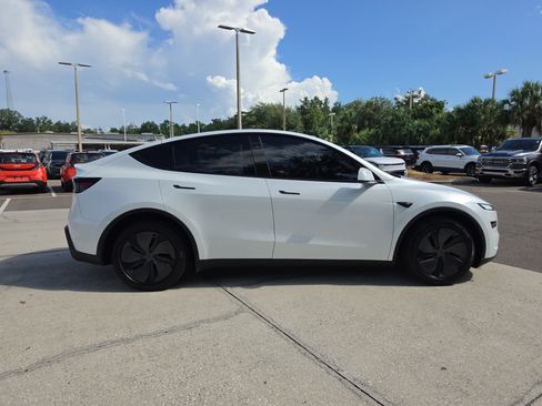 Used 2026 Tesla Model Y 2WD image 8