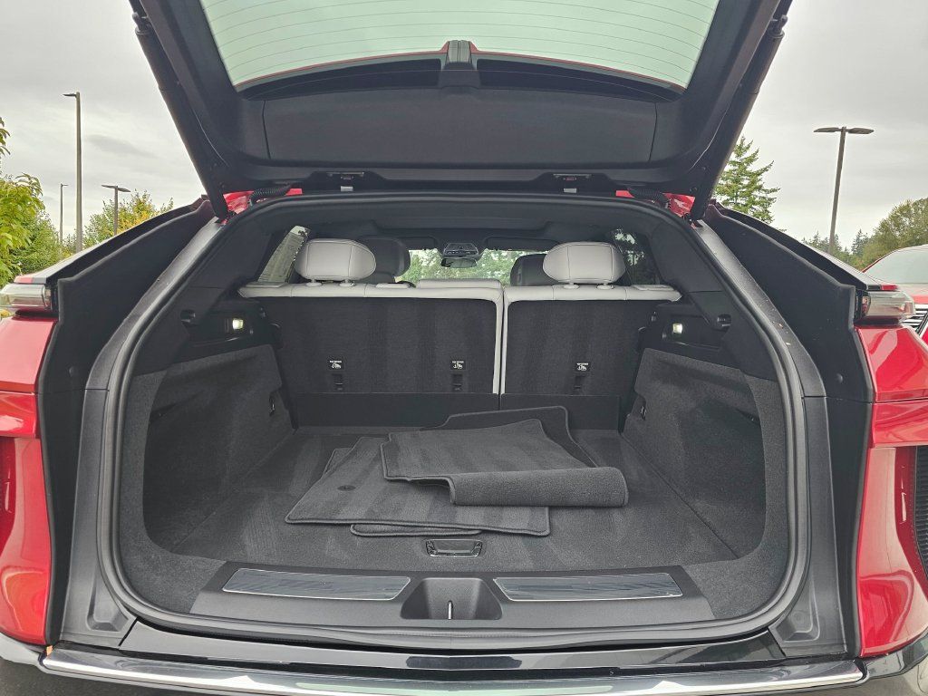 Certified 2024 Cadillac Lyriq Luxury AWD/4WD image 18