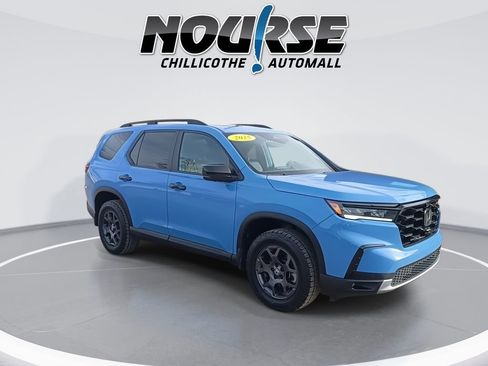 Certified 2025 Honda Pilot TrailSport image 2