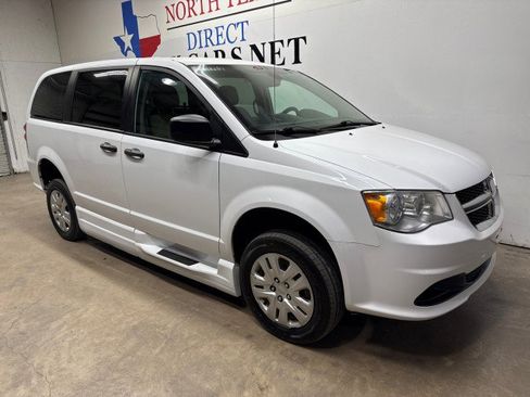 Used 2019 Dodge Grand Caravan SE w/ Power Convenience Group I image 3