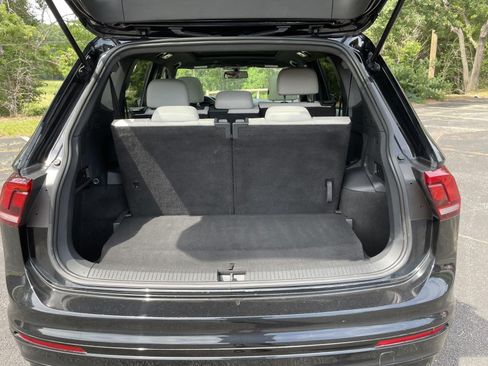 Used 2021 Volkswagen Tiguan SE R-Line FWD image 40