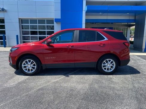 Used 2024 Chevrolet Equinox LT w/ LPO, Floor Liner Package FWD image 2
