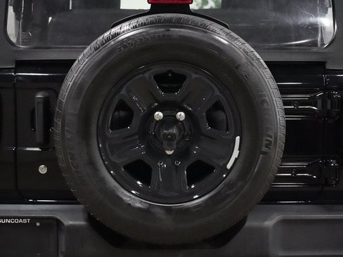 Used 2020 Jeep Wrangler Sport AWD/4WD image 32