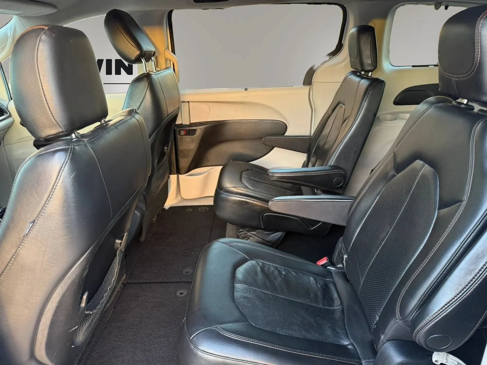 Used 2020 Chrysler Pacifica Touring-L FWD image 17