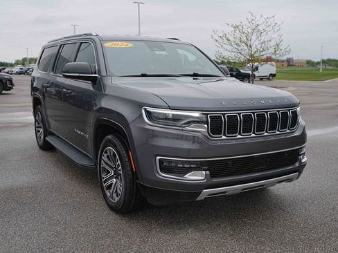 Used 2024 Jeep Wagoneer L Series II w/ Flexible Seating Group AWD/4WD image 3