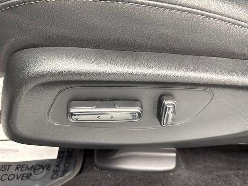 Used 2025 Honda HR-V EX-L image 18