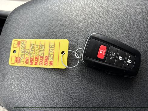 Used 2026 Toyota Highlander XLE AWD/4WD image 30