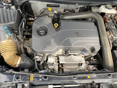 Used 2023 Chevrolet Equinox RS w/ LPO, Floor Liner Package FWD image 22