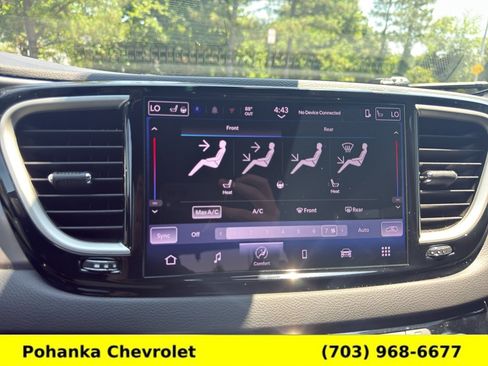 Used 2025 Chrysler Pacifica Select FWD image 14