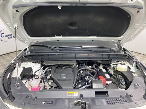 Certified 2024 Toyota Highlander XLE AWD/4WD image 24