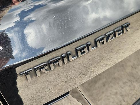 Used 2023 Chevrolet TrailBlazer RS FWD image 29