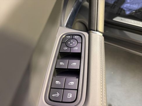 Certified 2023 Porsche Cayenne Turbo S AWD/4WD image 20