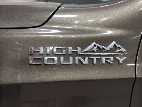 Used 2021 Chevrolet Suburban High Country w/ Premium Package image 10