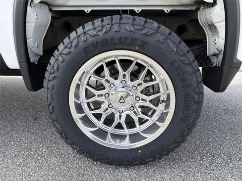 Used 2025 Chevrolet Silverado 2500 LT w/ Convenience Package AWD/4WD image 18