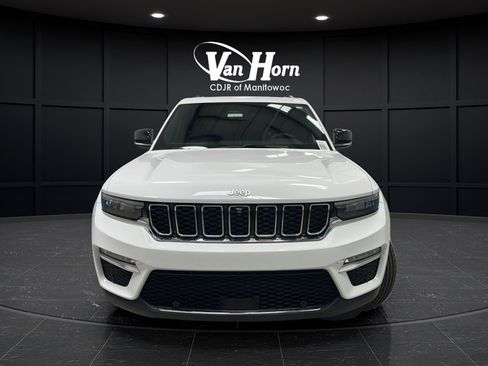 Used 2025 Jeep Grand Cherokee Limited w/ Luxury Tech Group II AWD/4WD image 2